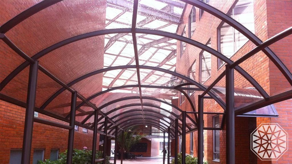 ¿Qué es el acrílico y sus usos en la construcción?